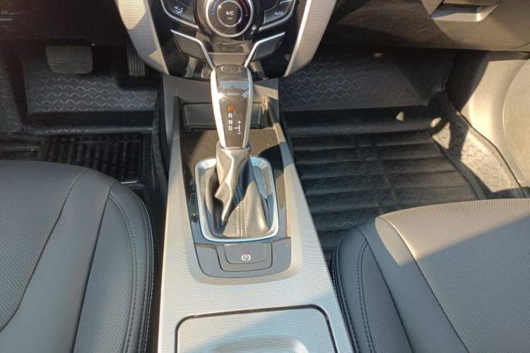 Used Luxgen U6 SUV 2014 1.8T Fashion Edition Gear Lever