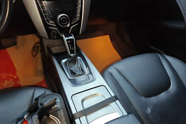 Used Luxgen U6 SUV 2014 1.8T ZhiZun Model Gear Lever