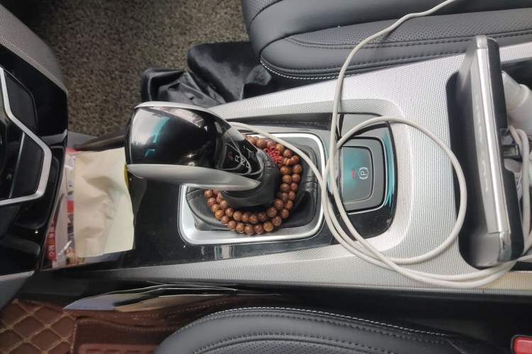 Used Luxgen U6 SUV 2014 1.8T Fashion Edition Gear Lever