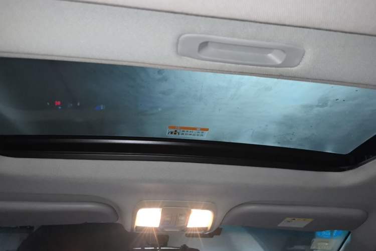 Used Luxgen U6 SUV 2014 1.8T ZhiZun Model Headliner
