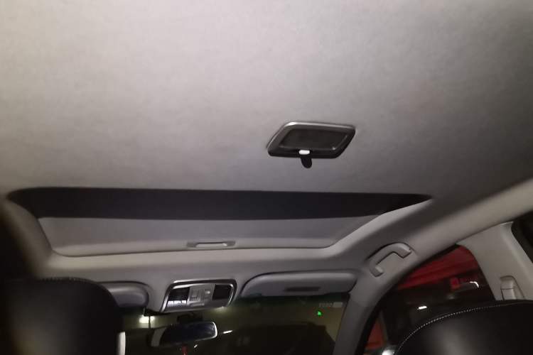 Used Luxgen U6 SUV 2014 1.8T ZhiZun Model Headliner