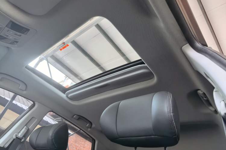 Used Luxgen U6 SUV 2014 1.8T ZhiZun Model Headliner