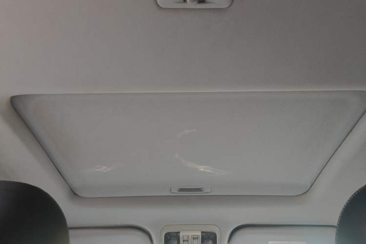 Used Luxgen U6 SUV 2014 2.0T ZhiZun Model Headliner