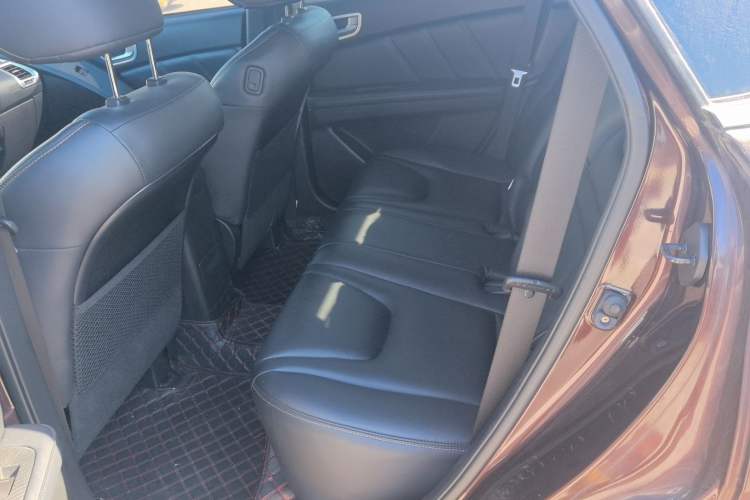 Used Luxgen U6 SUV 2014 1.8T ZhiZun Model Interior 1