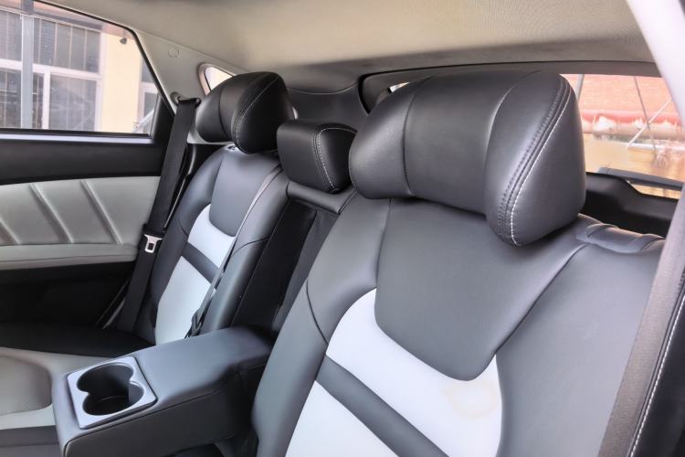 Used Luxgen U6 SUV 2014 1.8T ZhiZun Model Interior 1