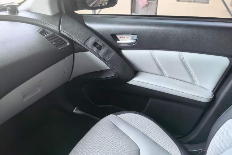 Used Luxgen U6 SUV 2014 1.8T ZhiZun Model Interior 10