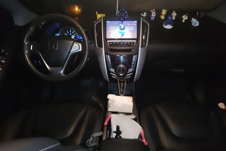 Used Luxgen U6 SUV 2014 1.8T Fashion Edition Interior 2