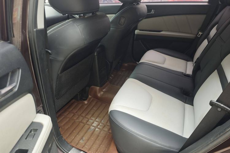 Used Luxgen U6 SUV 2014 1.8T Fashion Edition Interior 3