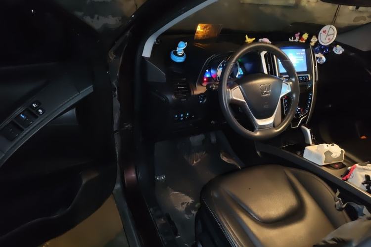 Used Luxgen U6 SUV 2014 1.8T Fashion Edition Interior 3