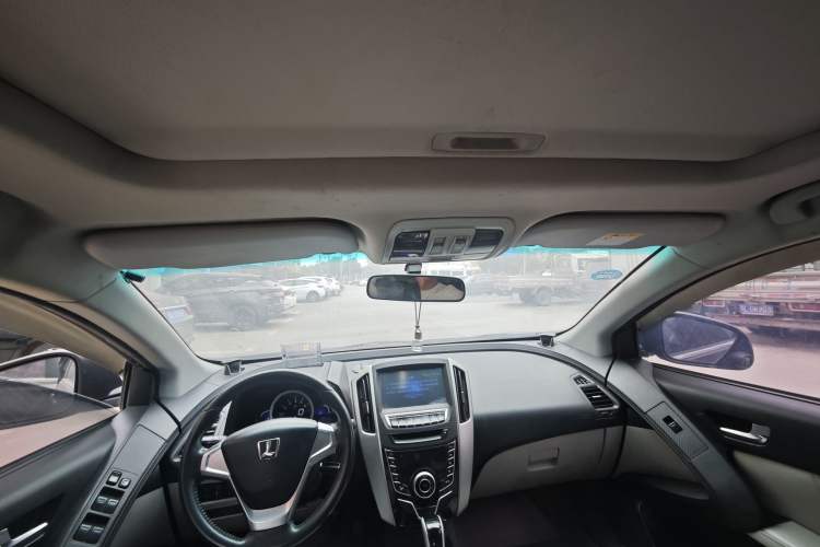 Used Luxgen U6 SUV 2014 1.8T Fashion Edition Interior 4