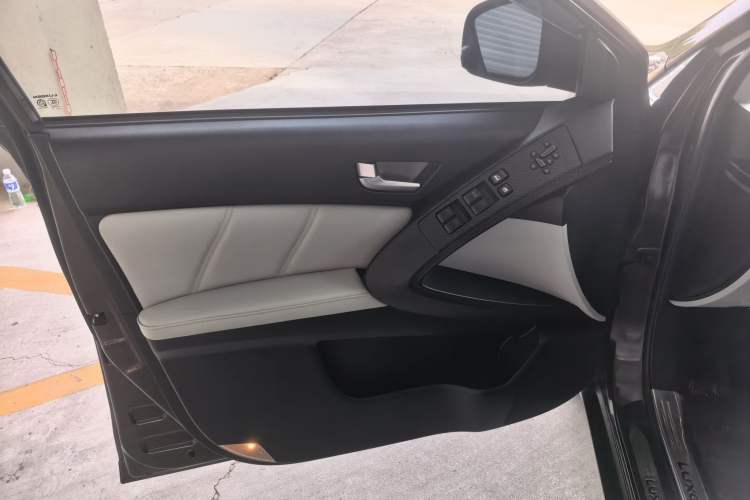 Used Luxgen U6 SUV 2014 1.8T ZhiZun Model Interior 7
