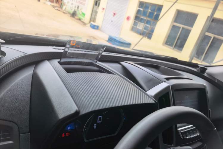 Used Luxgen U6 SUV 2014 1.8T ZhiZun Model Interior 9