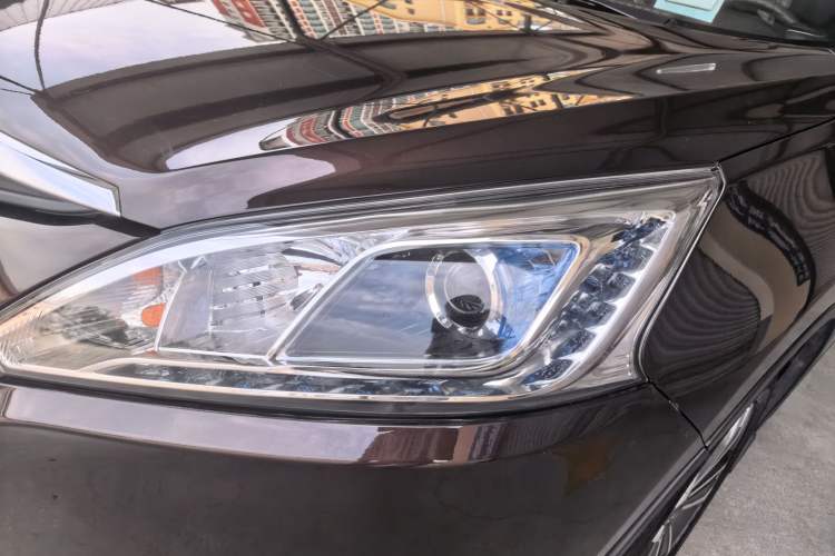 Used Luxgen U6 SUV 2014 1.8T ZhiZun Model Left Front Headlight