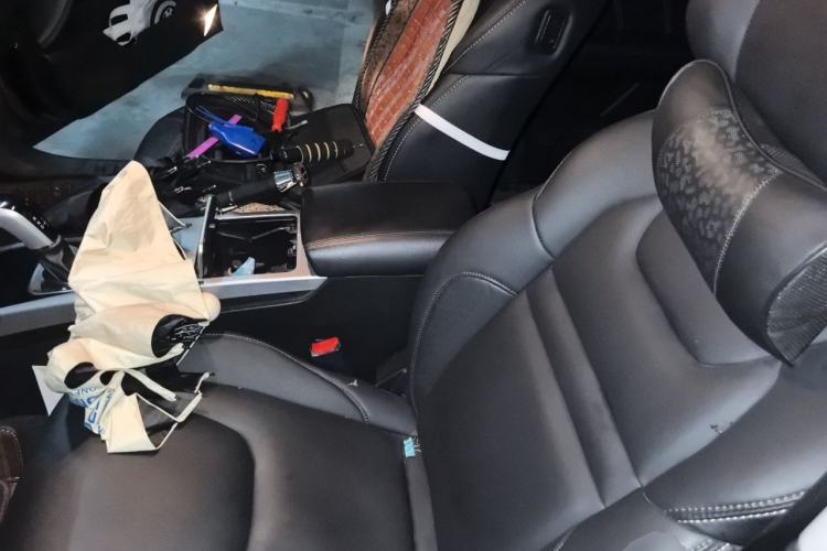 Used Luxgen U6 SUV 2014 1.8T ZhiZun Model Left Front Seat