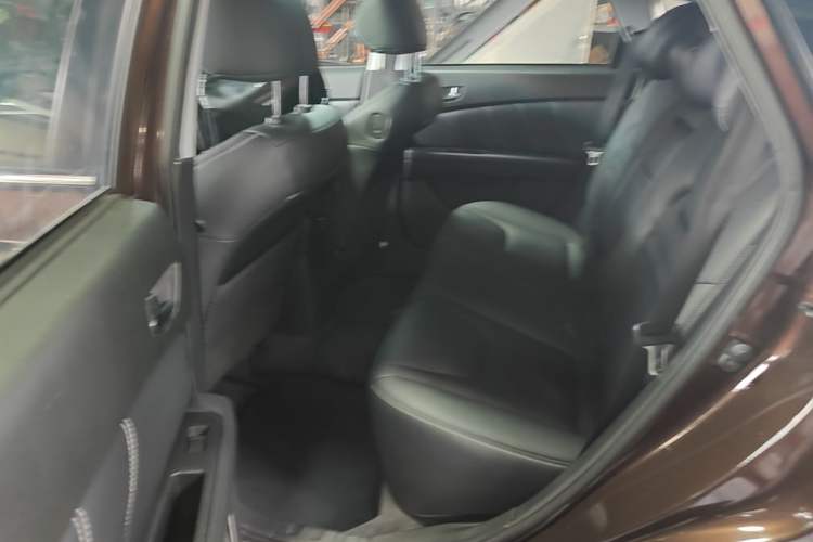 Used Luxgen U6 SUV 2014 1.8T ZhiZun Model Left Rear Seat
