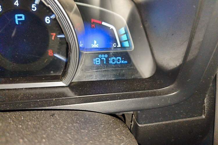 Used Luxgen U6 SUV 2014 1.8T Fashion Edition Odometer Close Up