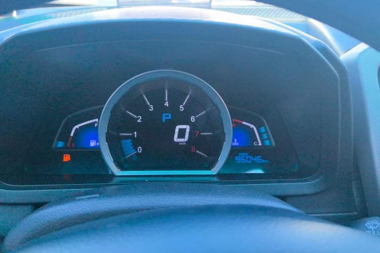 Used Luxgen U6 SUV 2014 1.8T ZhiZun Model Odometer Close Up