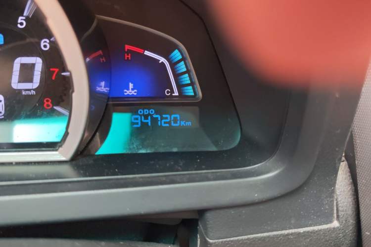Used Luxgen U6 SUV 2014 1.8T Fashion Edition Odometer Close Up