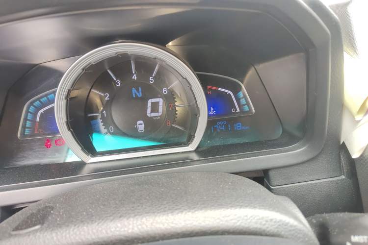 Used Luxgen U6 SUV 2014 1.8T Fashion Edition Odometer Close Up