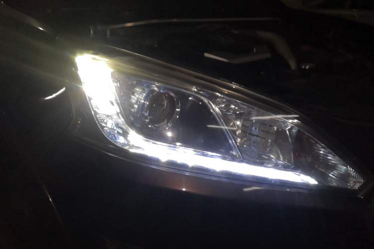 Used Luxgen U6 SUV 2014 1.8T ZhiZun Model Right Front Headlight