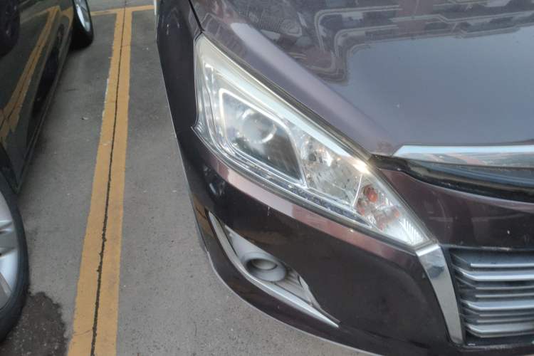 Used Luxgen U6 SUV 2014 1.8T Charm Version Right Front Headlight