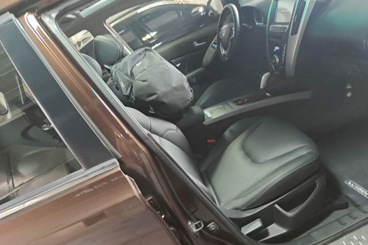 Used Luxgen U6 SUV 2014 1.8T ZhiZun Model Right Front Seat