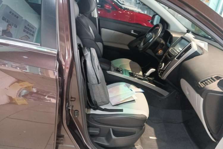 Used Luxgen U6 SUV 2014 1.8T Fashion Edition Right Front Seat