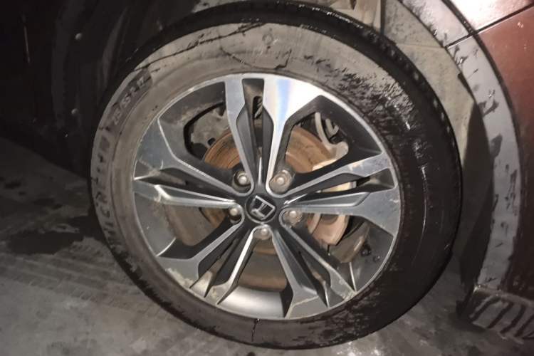 Used Luxgen U6 SUV 2014 1.8T ZhiZun Model Right Front Wheel Hub