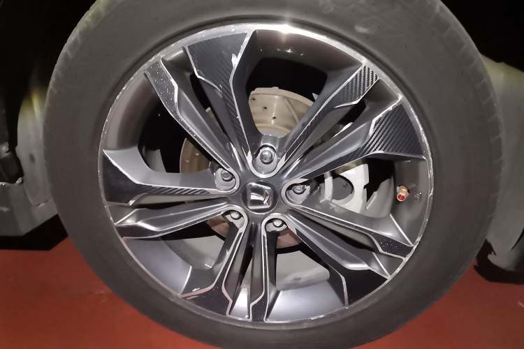 Used Luxgen U6 SUV 2014 1.8T ZhiZun Model Right Front Wheel Hub