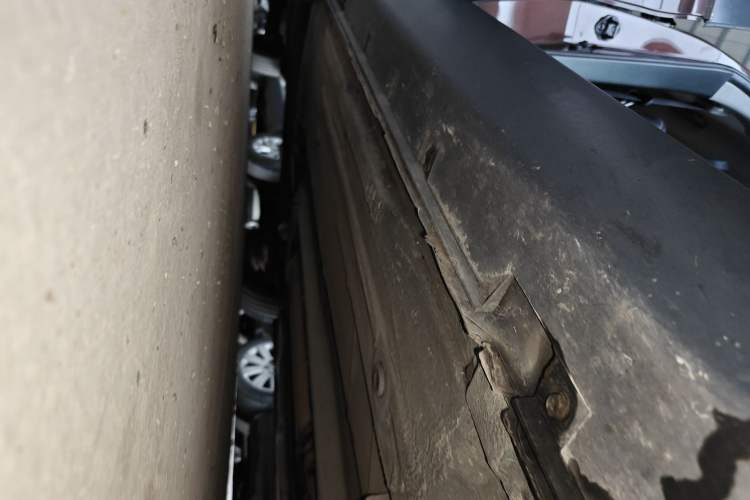 Used Luxgen U6 SUV 2014 1.8T ZhiZun Model Right Side Sill