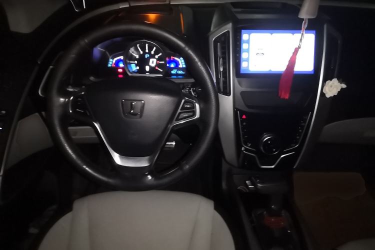 Used Luxgen U6 SUV 2014 1.8T ZhiZun Model Steering Wheel