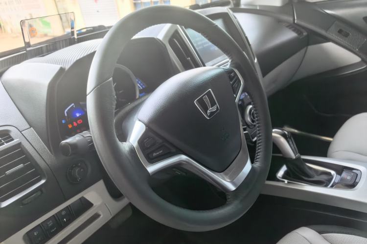 Used Luxgen U6 SUV 2014 1.8T ZhiZun Model Steering Wheel
