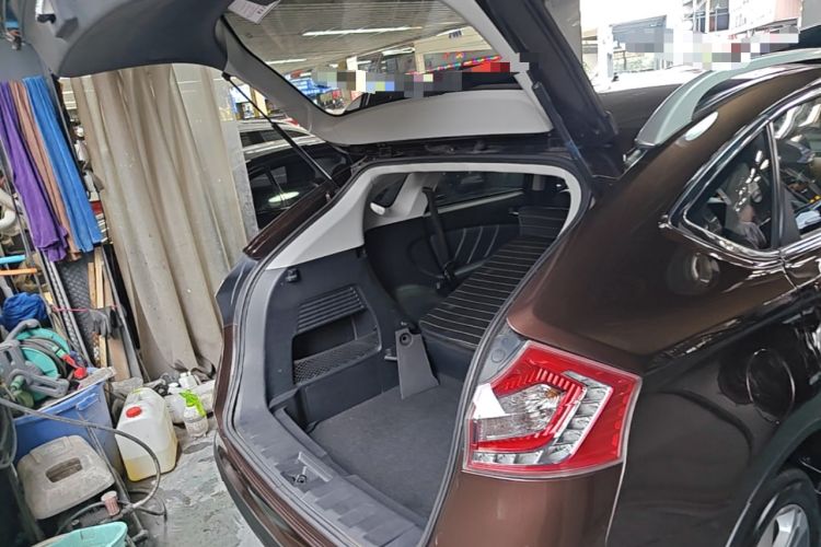 Used Luxgen U6 SUV 2014 1.8T ZhiZun Model Trunk