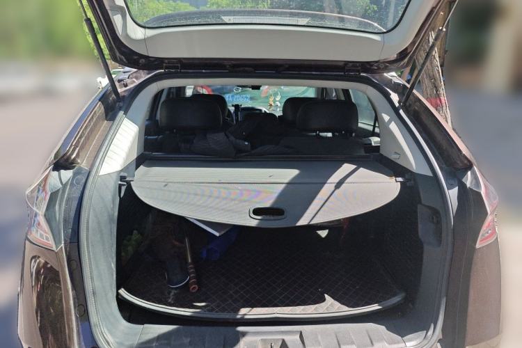 Used Luxgen U6 SUV 2014 1.8T ZhiZun Model Trunk