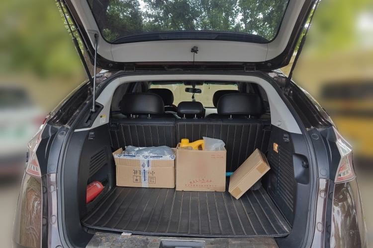 Used Luxgen U6 SUV 2014 2.0T ZhiZun Model Trunk