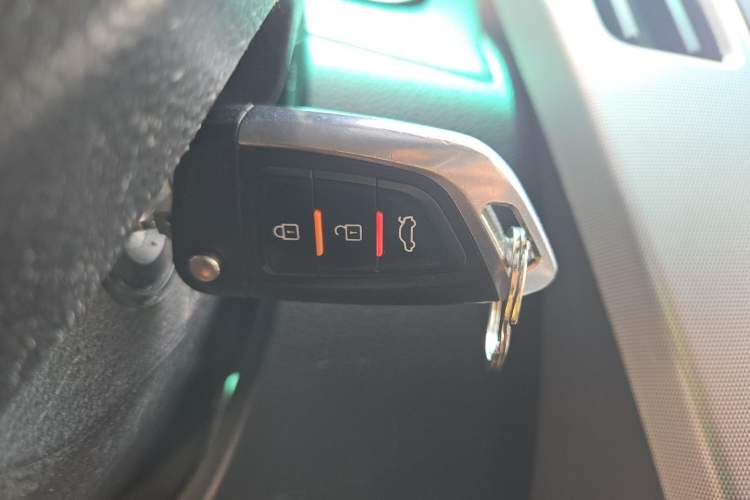 Used Luxgen U6 SUV 2014 1.8T Fashion Edition Vehicle Key