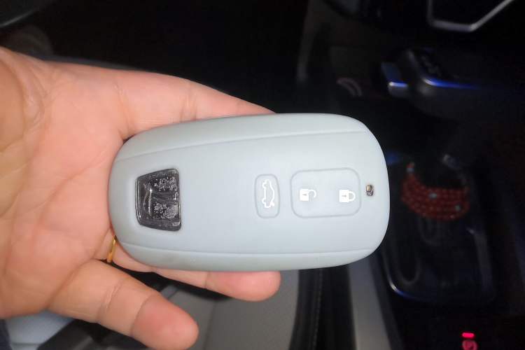 Used Luxgen U6 SUV 2014 1.8T ZhiZun Model Vehicle Key