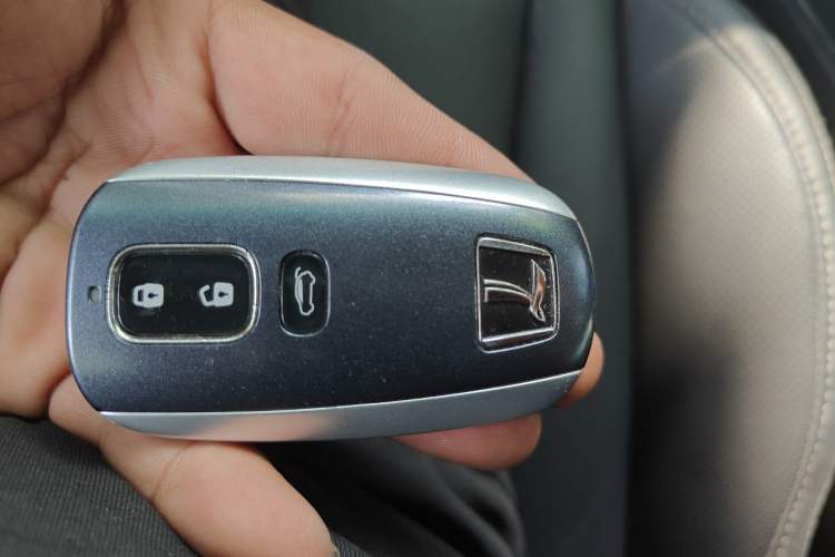 Used Luxgen U6 SUV 2014 2.0T ZhiZun Model Vehicle Key