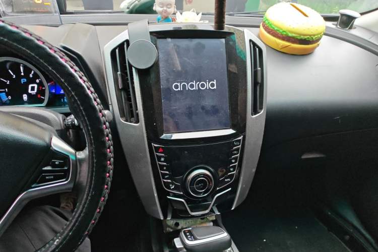 Used Luxgen U6 SUV 2014 1.8T ZhiZun Model Audio And AC Panel