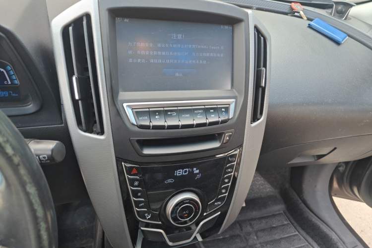 Used Luxgen U6 SUV 2014 1.8T Fashion Edition Audio And AC Panel