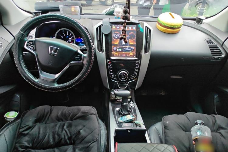 Used Luxgen U6 SUV 2014 1.8T ZhiZun Model Center Console