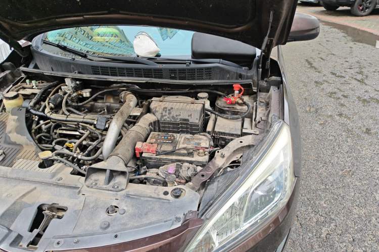 Used Luxgen U6 SUV 2014 1.8T ZhiZun Model Engine Bay Left
