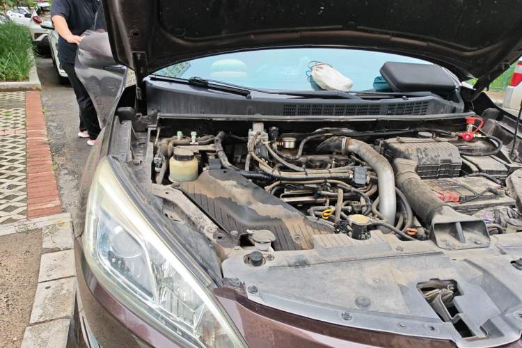 Used Luxgen U6 SUV 2014 1.8T ZhiZun Model Engine Bay Right
