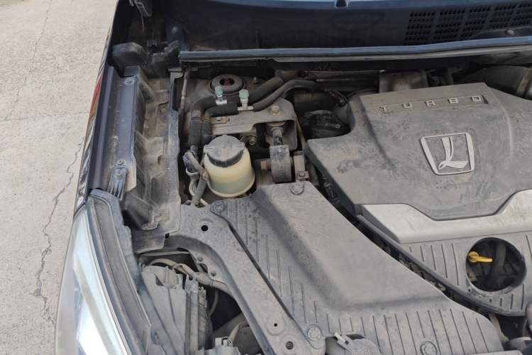 Used Luxgen U6 SUV 2014 1.8T Fashion Edition Engine Bay Right