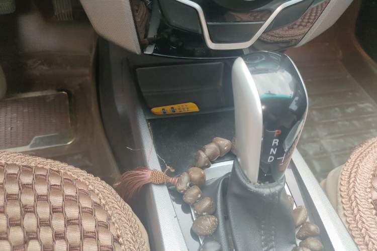 Used Luxgen U6 SUV 2014 1.8T Fashion Edition Gear Lever