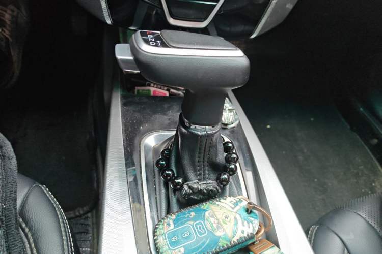 Used Luxgen U6 SUV 2014 1.8T ZhiZun Model Gear Lever