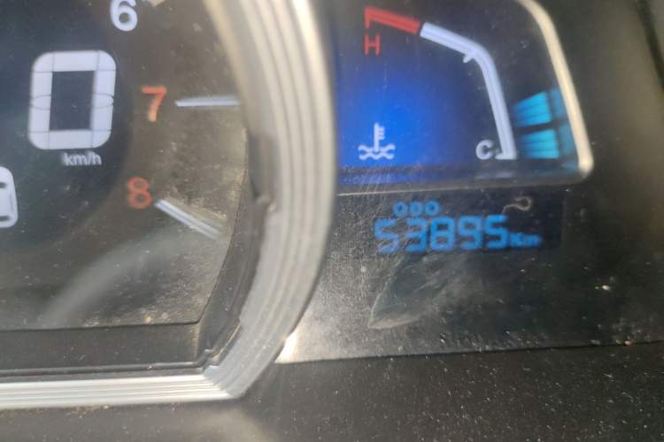 Used Luxgen U6 SUV 2014 1.8T Fashion Edition Odometer Close Up
