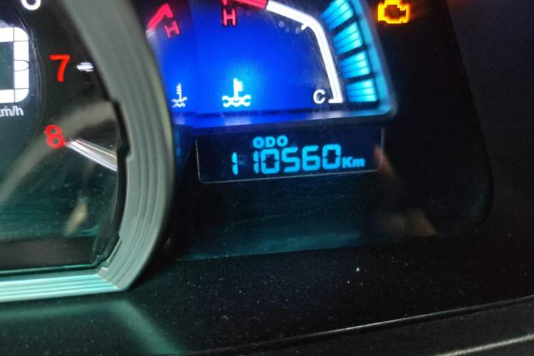 Used Luxgen U6 SUV 2014 1.8T ZhiZun Model Odometer Close Up