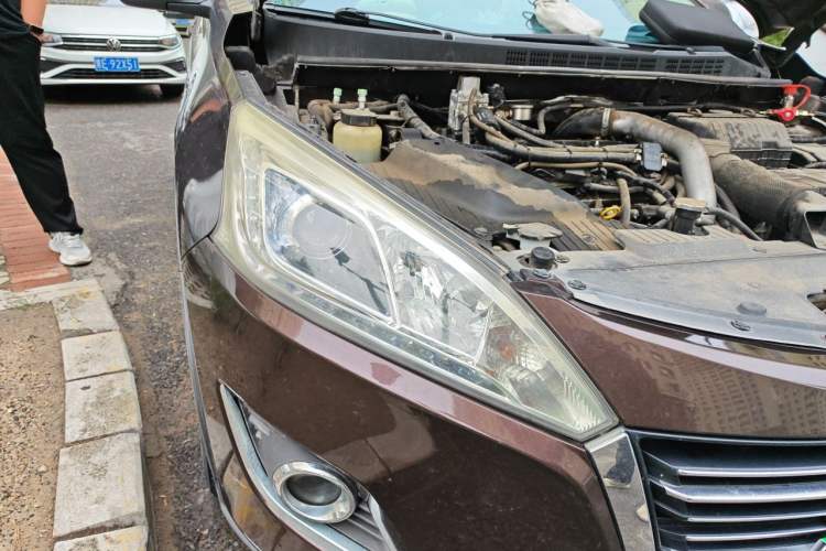 Used Luxgen U6 SUV 2014 1.8T ZhiZun Model Right Front Headlight