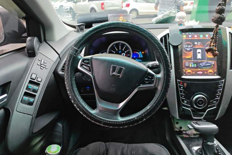 Used Luxgen U6 SUV 2014 1.8T ZhiZun Model Steering Wheel